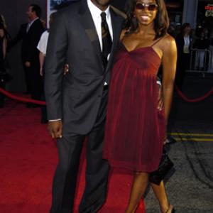Kevin Daniels and Nicki Micheaux at event of Ladder 49 2004