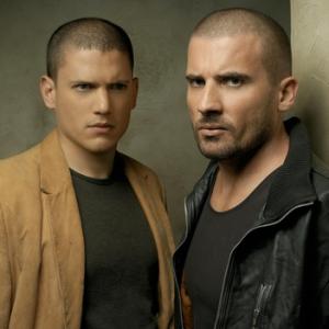 Wentworth Miller and Dominic Purcell in Kalejimo begliai 2005