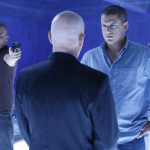 Still of Wentworth Miller and Dominic Purcell in Kalejimo begliai 2005