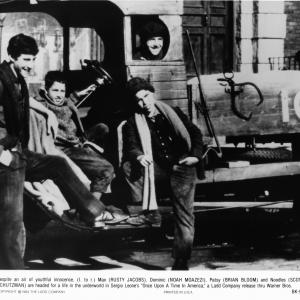 Still of Brian Bloom, Rusty Jacobs, Noah Moazezi and Scott Schutzman Tiler in Karta Amerikoje (1984)
