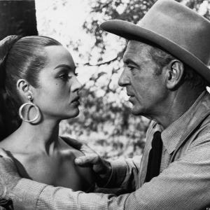 Still of Gary Cooper and Sara Montiel in Vera Cruz 1954