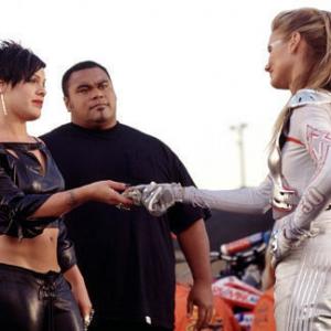 Still of Cameron Diaz and Pink in Charlie's Angels: Full Throttle (2003)