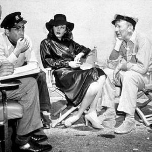 Humphrey Bogart, Walter Brennan, Howard Hawks, Dolores Moran