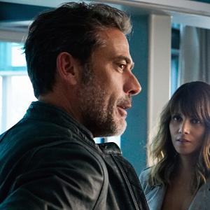 Still of Halle Berry and Jeffrey Dean Morgan in Extant 2014