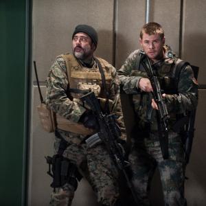 Still of Jeffrey Dean Morgan and Chris Hemsworth in Red Dawn 2012