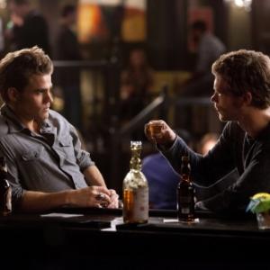 Still of Joseph Morgan and Paul Wesley in Vampyro dienorasciai 2009