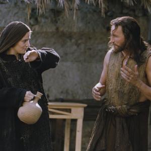 Still of Jim Caviezel and Maia Morgenstern in The Passion of the Christ 2004