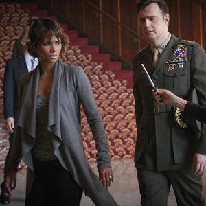 Still of Halle Berry and David Morrissey in Extant 2014