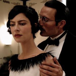 Still of Mads Mikkelsen and Anna Mouglalis in Coco Chanel & Igor Stravinsky (2009)