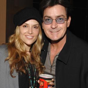 Charlie Sheen and Brooke Mueller at event of Saw IV (2007)