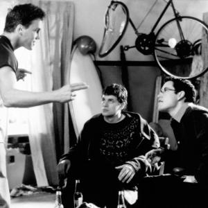 Still of Mark-Paul Gosselaar, Lochlyn Munro and Tom Everett Scott in Dead Man on Campus (1998)
