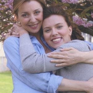 Donna Murphy as Judy Braddock and Scarlett Johansson as Annie Braddock in the Weinstein Companys The Nanny Diaries