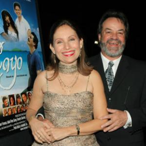 Ineabelle Colón and Pedro Muñiz at event of Cayo (2005)