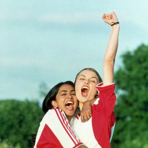 Still of Keira Knightley and Parminder Nagra in Bend It Like Beckham (2002)