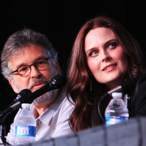 Emily Deschanel and Stephen Nathan at event of Kaulai 2005