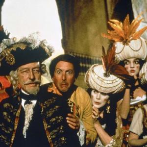 Still of Eric Idle and John Neville in The Adventures of Baron Munchausen 1988
