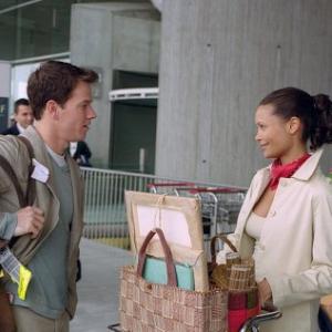 Still of Mark Wahlberg and Thandie Newton in Tiesa apie Carli 2002