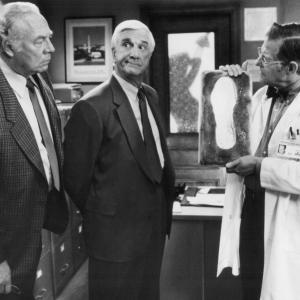 Still of Leslie Nielsen and George Kennedy in The Naked Gun 2½: The Smell of Fear (1991)