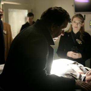 Still of John Noble Lance Reddick and Anna Torv in Ties riba 2008