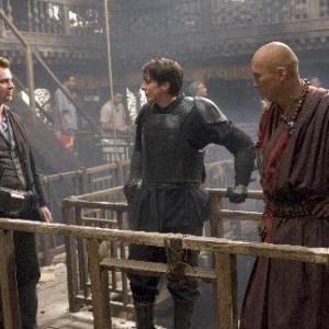 Christian Bale, Christopher Nolan and Ken Watanabe in Betmenas: Pradzia (2005)