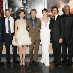 Morgan Freeman Gary Oldman Christian Bale Anne Hathaway Marion Cotillard Joseph GordonLevitt and Christopher Nolan at event of Tamsos riterio sugrizimas 2012
