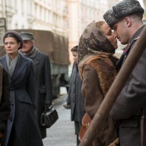 Still of Tom Hardy and Noomi Rapace in Child 44 (2015)