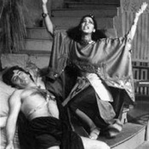 Antony (Richard Townsend) and Cleopatra (Mizan Nunes)