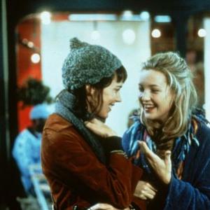 Still of Kate Hudson and Frances O'Connor in About Adam (2000)