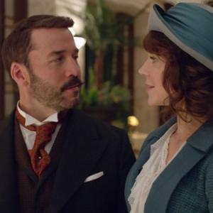 Still of Jeremy Piven and Frances O'Connor in Mr Selfridge (2013)
