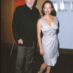 James Coburn and Paula O'Hara at event of L'assedio (1998)