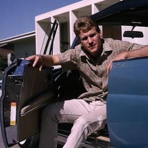 RYAN ONEAL AND HIS 1965 MERCEDES 280 SE
