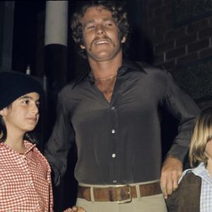 Ryan ONeal with daughter Tatum and Bob Dylans daughter circa 1970s