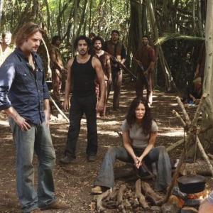 Still of Naveen Andrews, Josh Holloway, Terry O'Quinn and Evangeline Lilly in Dinge (2004)