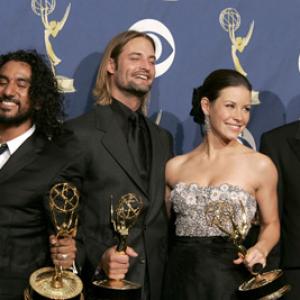 Naveen Andrews, Josh Holloway, Terry O'Quinn and Evangeline Lilly at event of Dinge (2004)