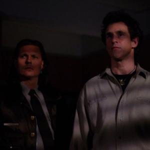 Still of Michael Horse and Michael Ontkean in Twin Pykso miestelis (1990)