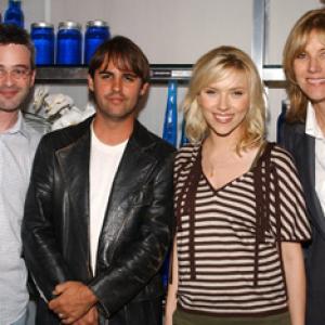 Scarlett Johansson, Alex Kurtzman, Laurie MacDonald and Roberto Orci at event of Sala (2005)