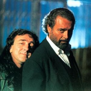 Still of Diego Abatantuono and Silvio Orlando in Figli di Annibale 1998