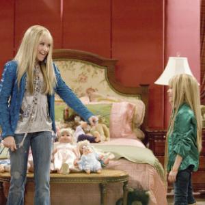 Still of Emily Osment and Madison Pettis in Hannah Montana (2006)