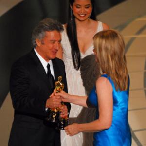 Dustin Hoffman and Diana Ossana at event of The 78th Annual Academy Awards (2006)