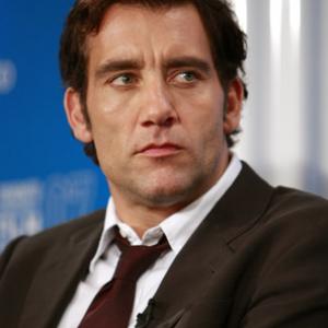 Clive Owen at event of Elizabeth The Golden Age 2007