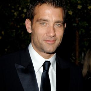 Clive Owen at event of Nuodemiu miestas (2005)