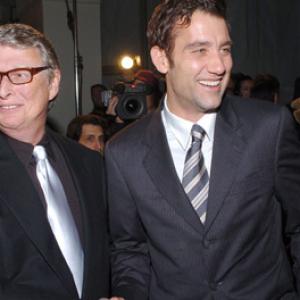 Mike Nichols and Clive Owen at event of Closer 2004