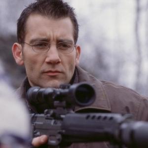 Still of Clive Owen in The Bourne Identity 2002