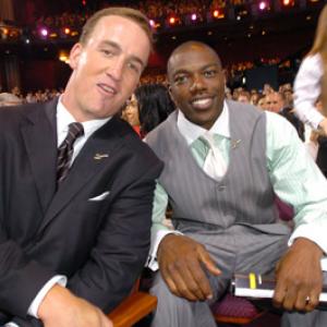 Terrell Owens and Peyton Manning at event of ESPY Awards 2005