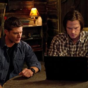 Still of Jensen Ackles and Jared Padalecki in Supernatural 2005