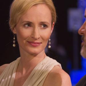 Still of Genevieve O'Reilly and John Pankow in Episodes (2011)