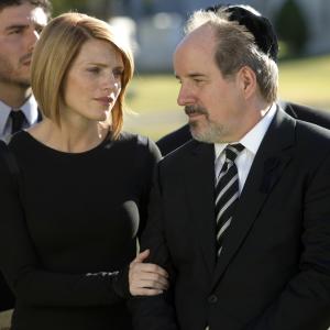 Still of John Pankow and Kathleen Rose Perkins in Episodes 2011