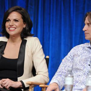 Robert Carlyle and Lana Parrilla at event of Once Upon a Time 2011
