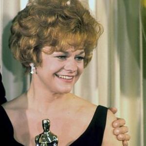 Academy Awards 40th Annual Estelle Parsons 1968