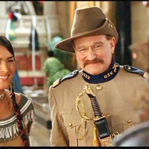 Mizuo Peck and Robin Williams in Night at the Museum